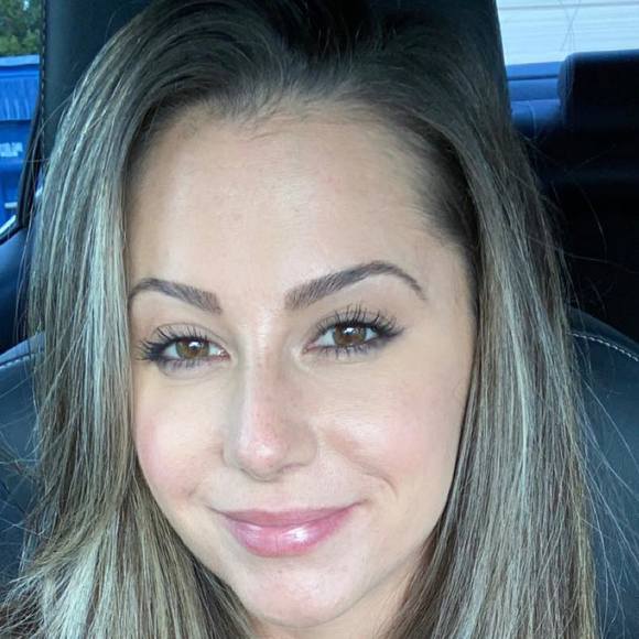 Meet your Posher, Selina - Picture 1 of 1